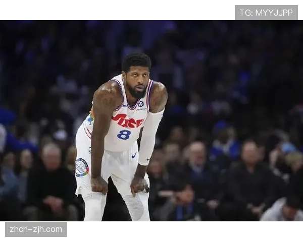 特写：保罗·乔治命中关键三分，此前通过无球跑动破解了换防陷阱